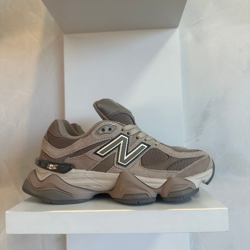 NeB 9060 Mushroom Timberwolf